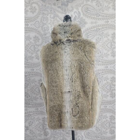 Women's weatherproof faux fur sleeveless coat. - Picture 2 of 15